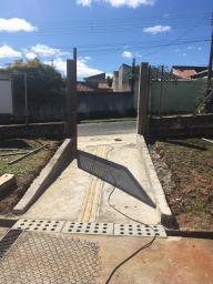 Construção da calçada da escola