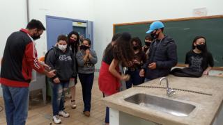 Visita dos alunos da EE EE Antonio Deffune