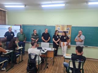 Alunos egressos da primeira turma visitam a ETEC 50 anos após a formatura