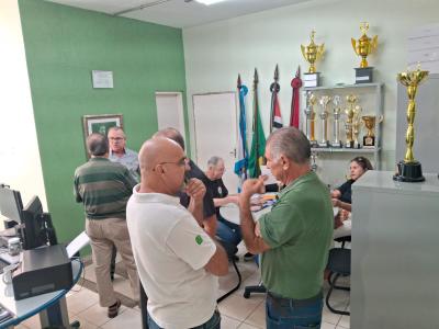 Alunos egressos da primeira turma visitam a ETEC 50 anos após a formatura